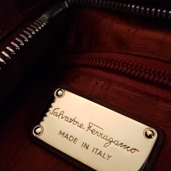 Beautiful!! Salvatore Ferragamo/ Burgundy Patent Leather "Gina" Tote Handbag - Picture 4 of 16